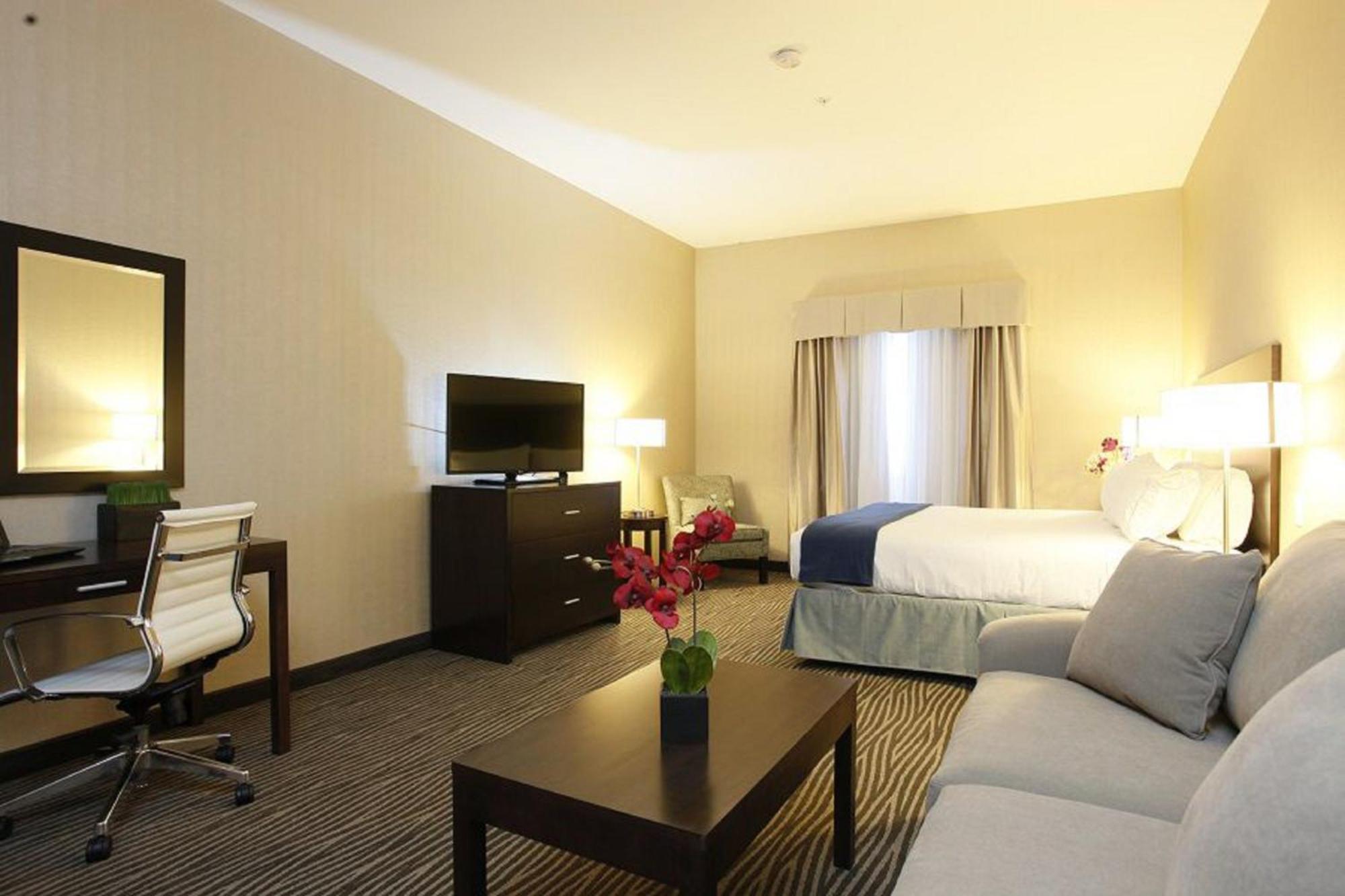 Holiday Inn Express Fort St John By Ihg Fort St. John Exterior foto