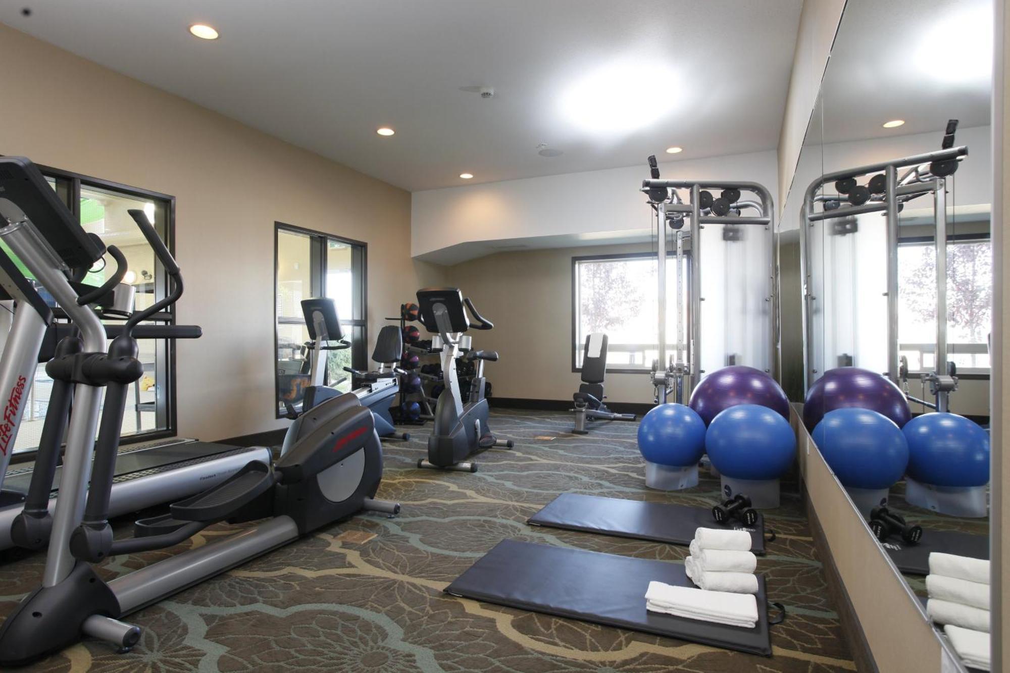 Holiday Inn Express Fort St John By Ihg Fort St. John Exterior foto